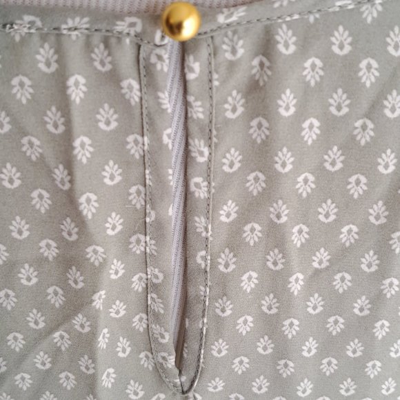 Lili White Blouse, Size M. - Picture 4 of 7